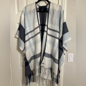 Cashmere/wool blend Plaid Shawl Banana Republic Navy and White